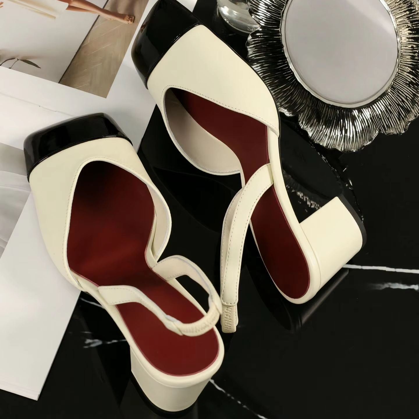 Sandals - Kadınlar İçin İki Tonlu Krem Siyah